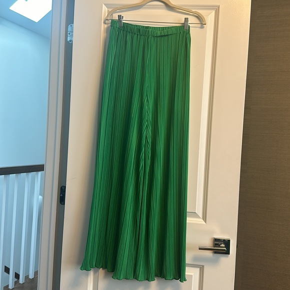 L Space matching set! Size M - Like new! - Picture 12 of 13